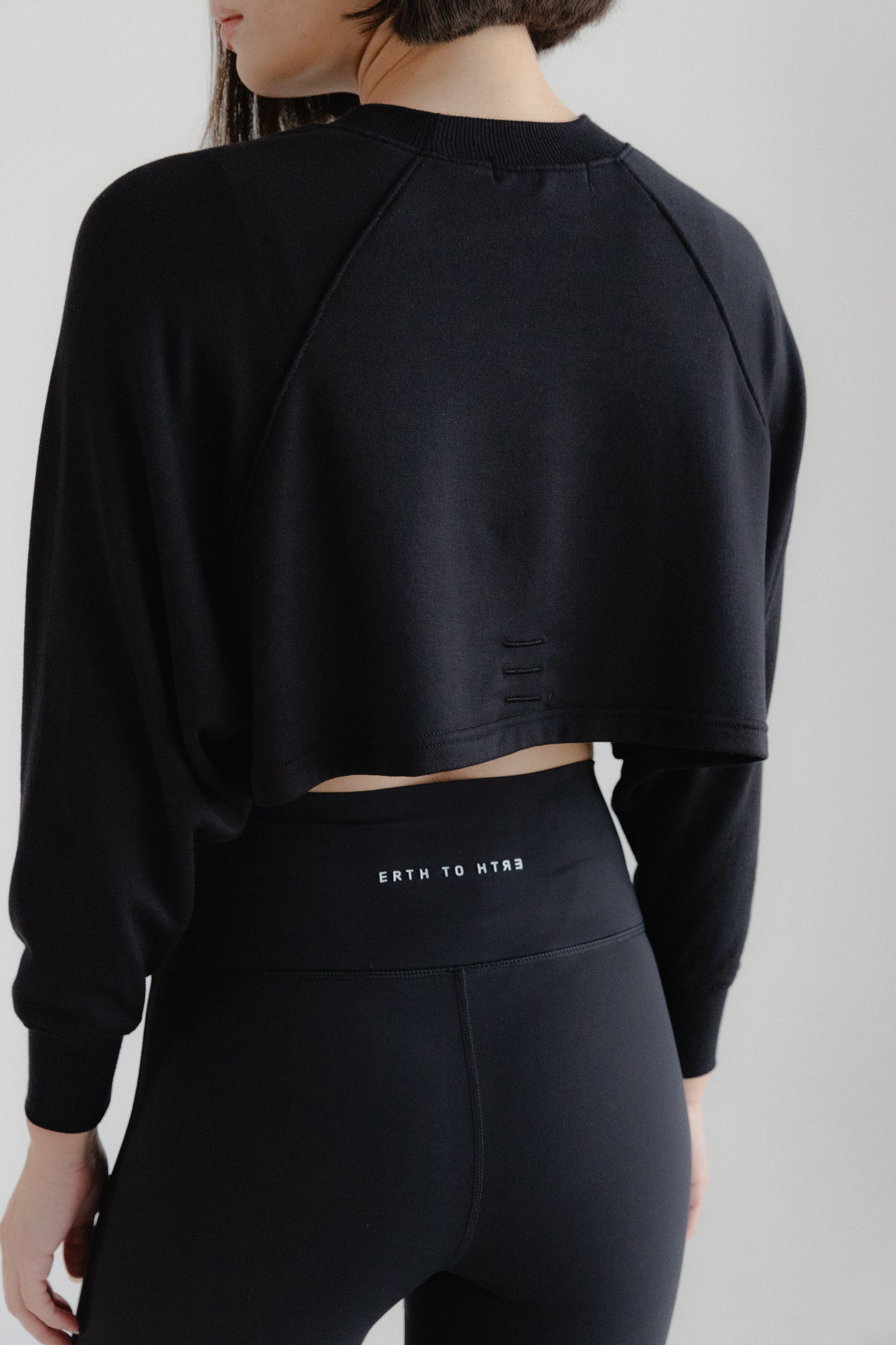 COMFY CROP SWEATSHIRT