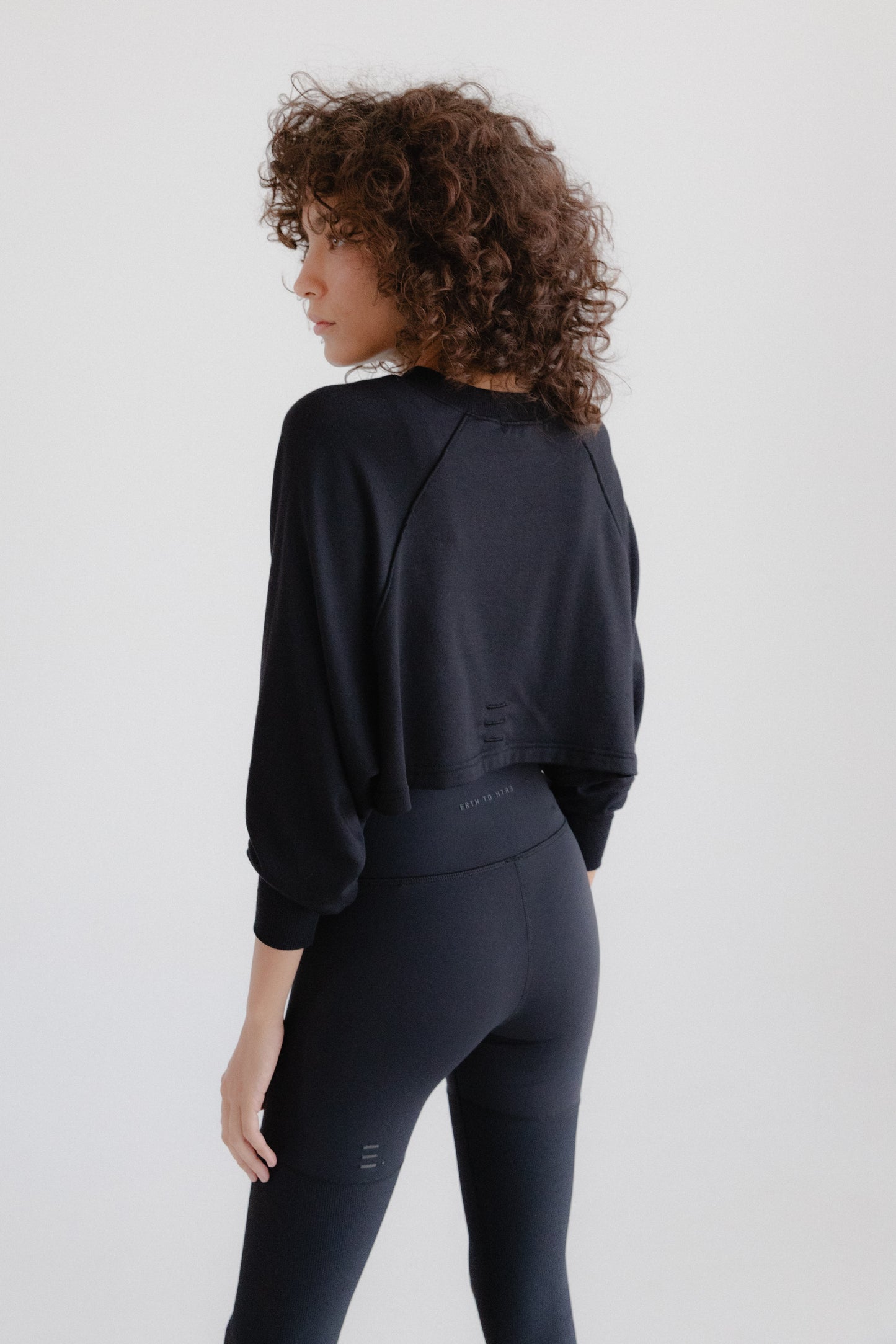 COMFY CROP SWEATSHIRT