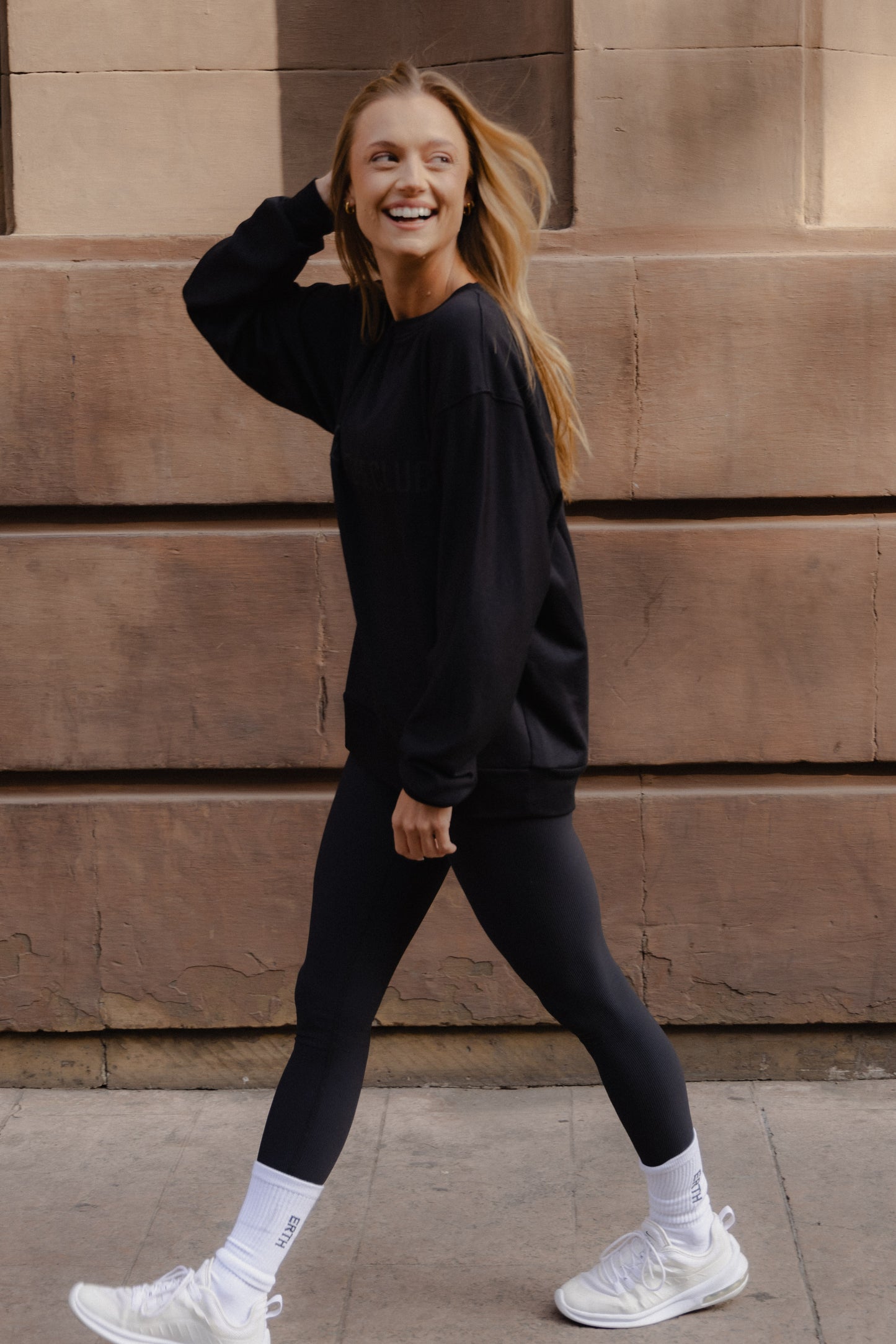 OVERSIZED SWEATSHIRT